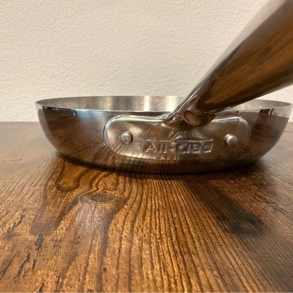 ALL-CLAD D5 POLISHED STAINLESS-STEEL 9 INCH FRENCH SKILLET,18/10 stainless - Picture 3 of 6